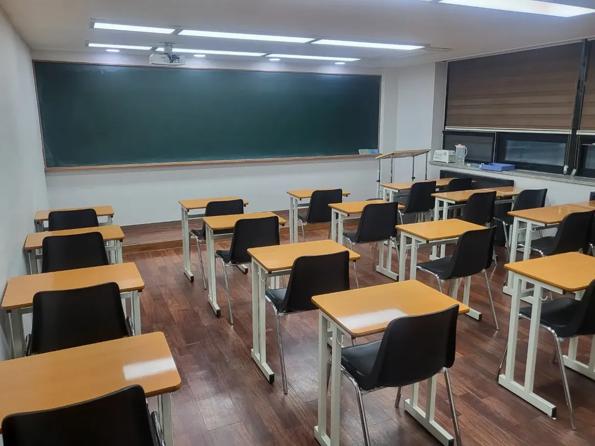 김천시 농소면 스터디룸 미팅룸 장비 주변 정밀 위생청소 사례 - 행진크린